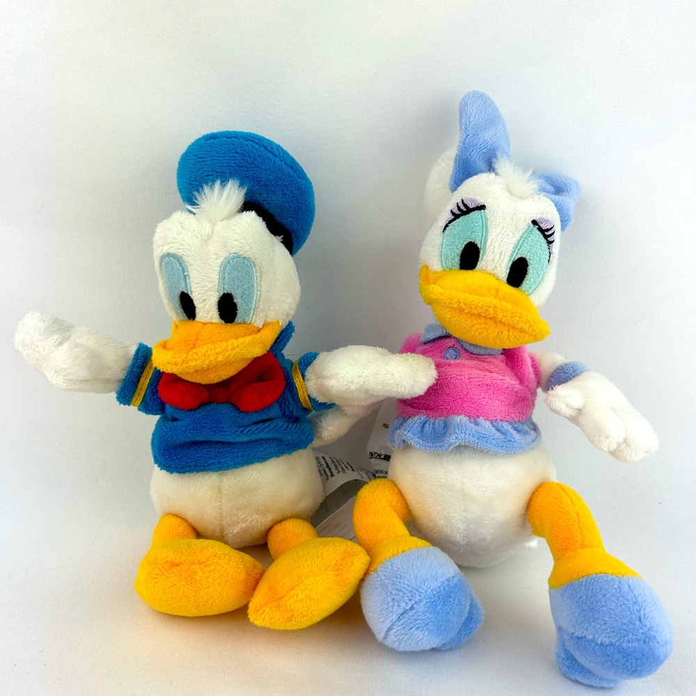 Disney set of 2 Donald and Daisy Duck plush stuffed animals collectible B6